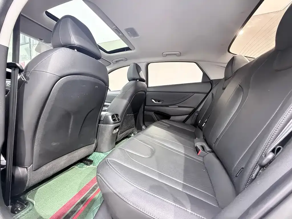 Hyundai Elantra — фото 9