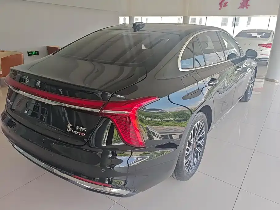 Hongqi H5 — фото 10