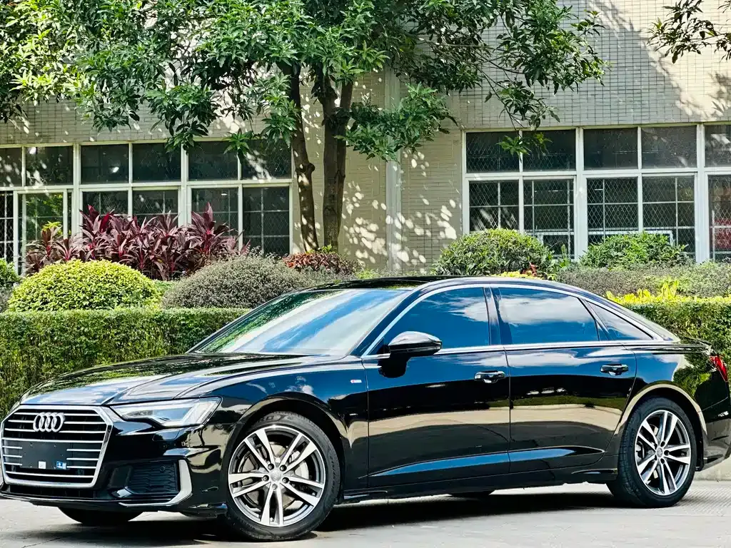 Audi A6L — фото 1