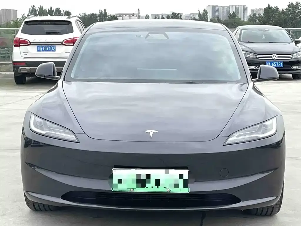 Tesla Model 3 — фото 9
