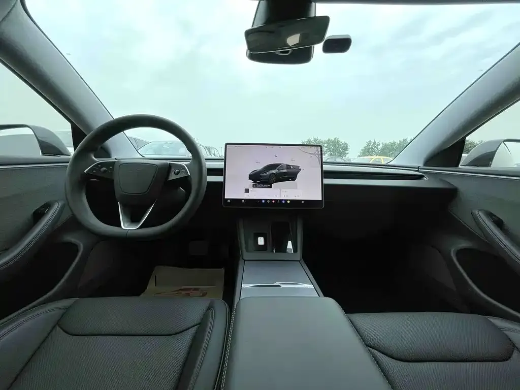 Tesla Model 3 — фото 4
