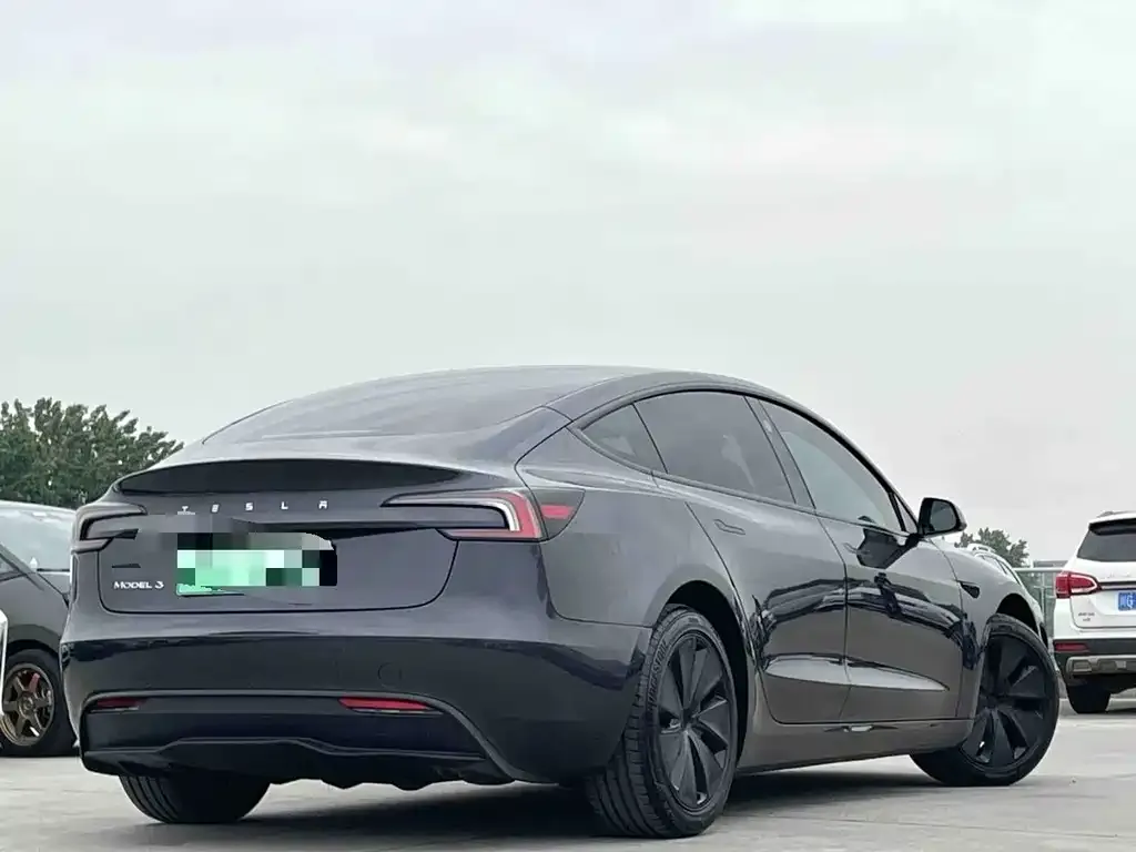 Tesla Model 3 — фото 2
