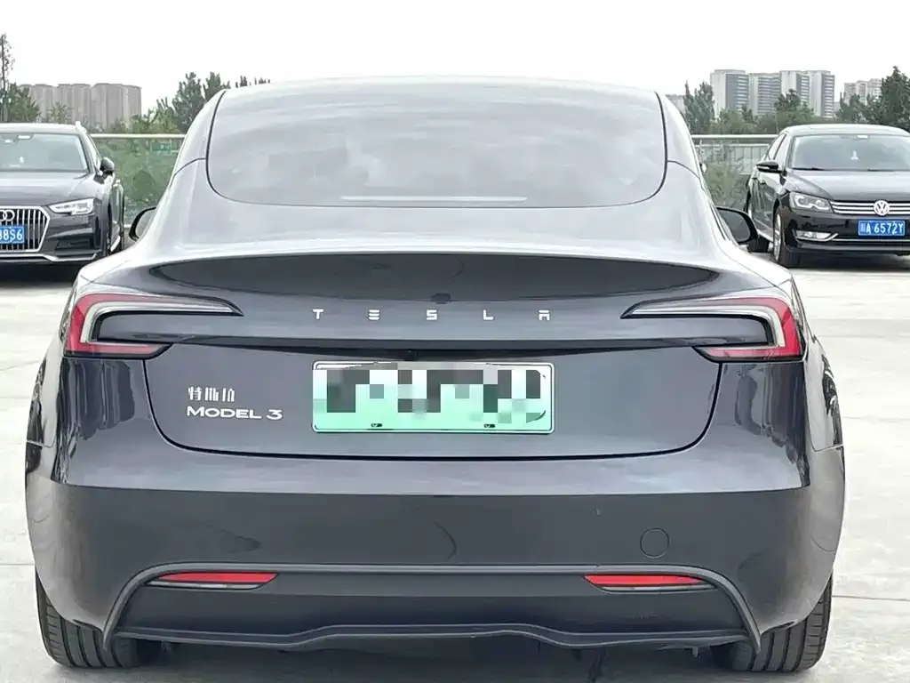 Tesla Model 3 — фото 8