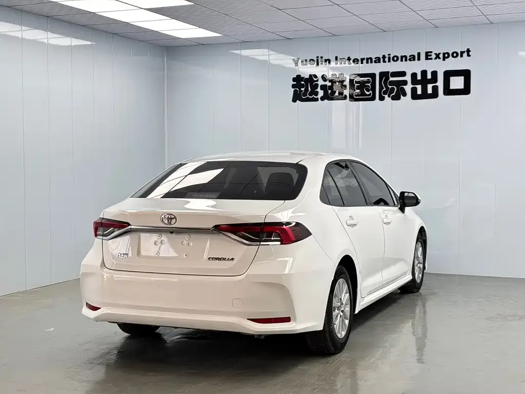 Toyota Corolla — фото 8