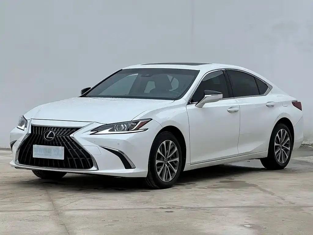Lexus ES — фото 1
