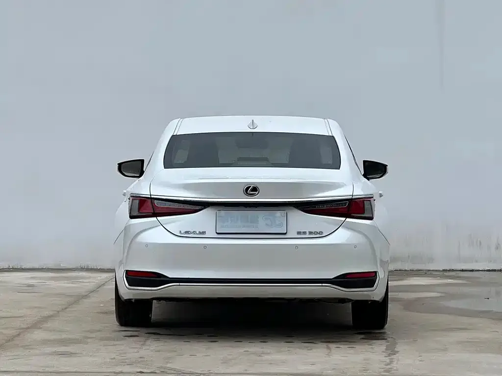 Lexus ES — фото 10