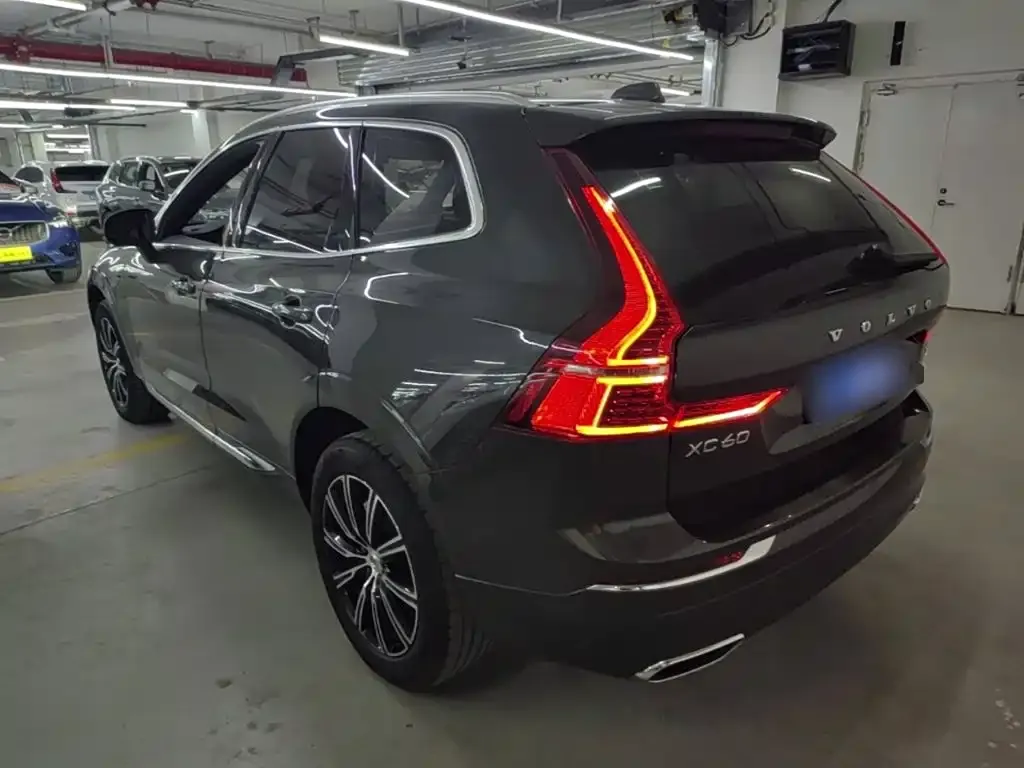 Volvo XC60 — фото 8