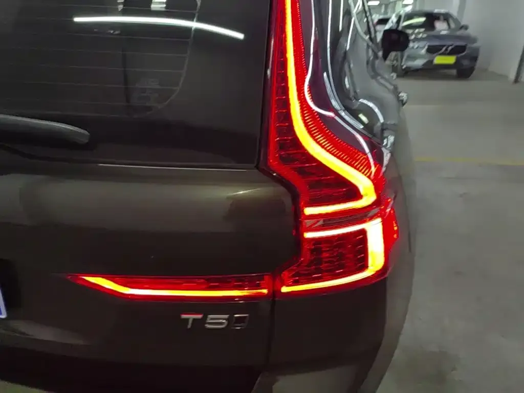 Volvo XC60 — фото 10