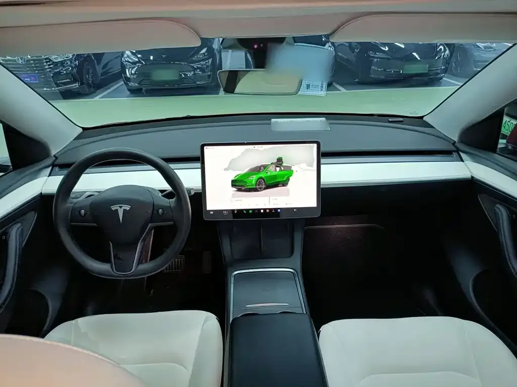 Tesla Model Y — фото 9
