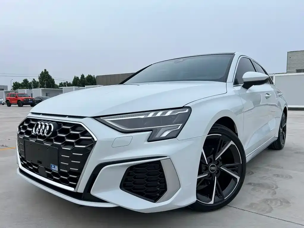 Audi A3 — фото 1