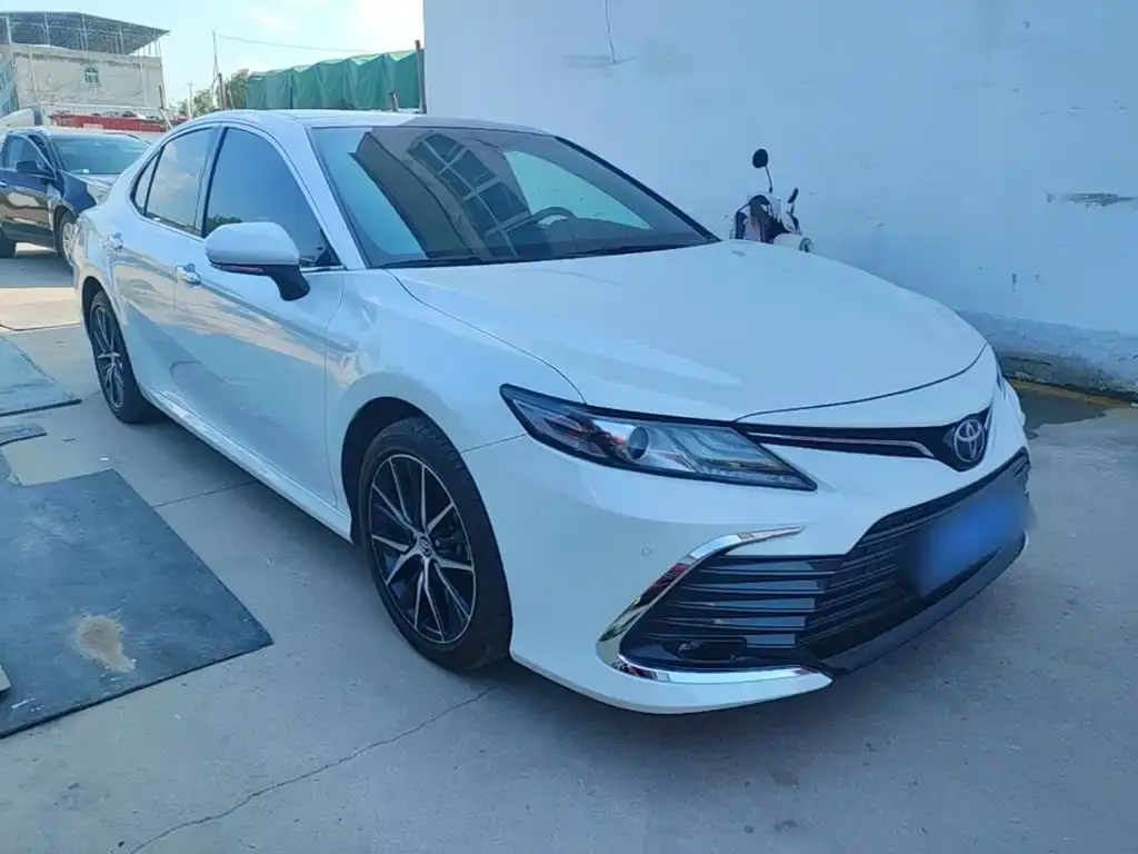 Toyota Camry — фото 2
