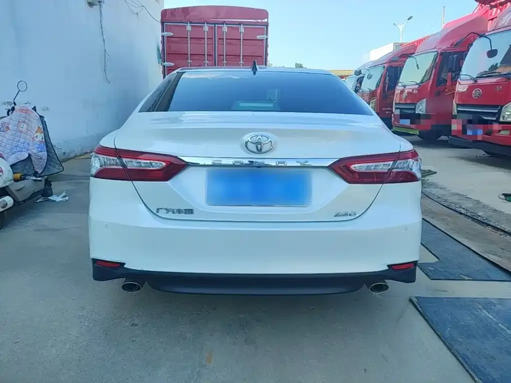 Toyota Camry — фото 6