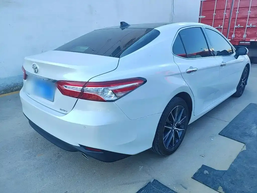 Toyota Camry — фото 7