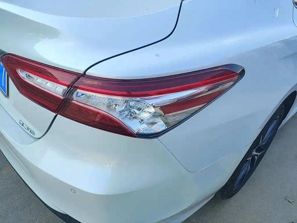 Toyota Camry — фото 4