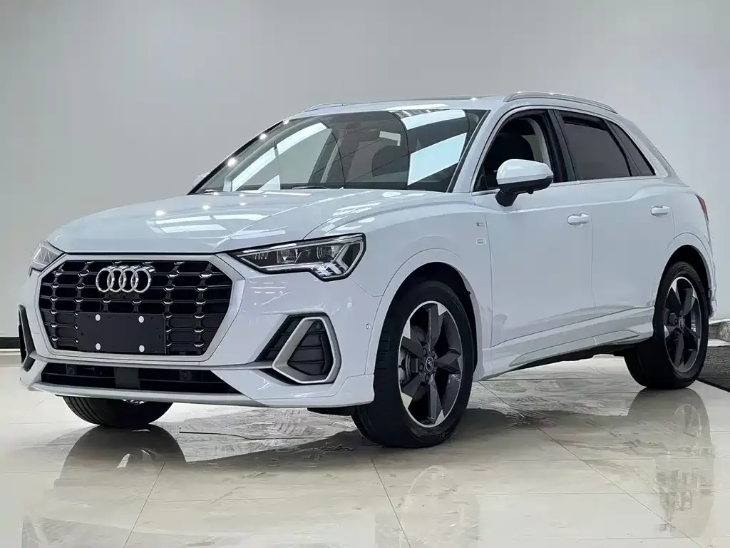 Audi Q3 — фото 1