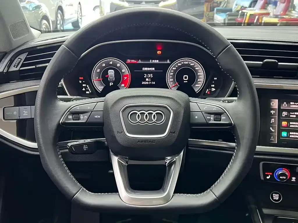 Audi Q3 — фото 5