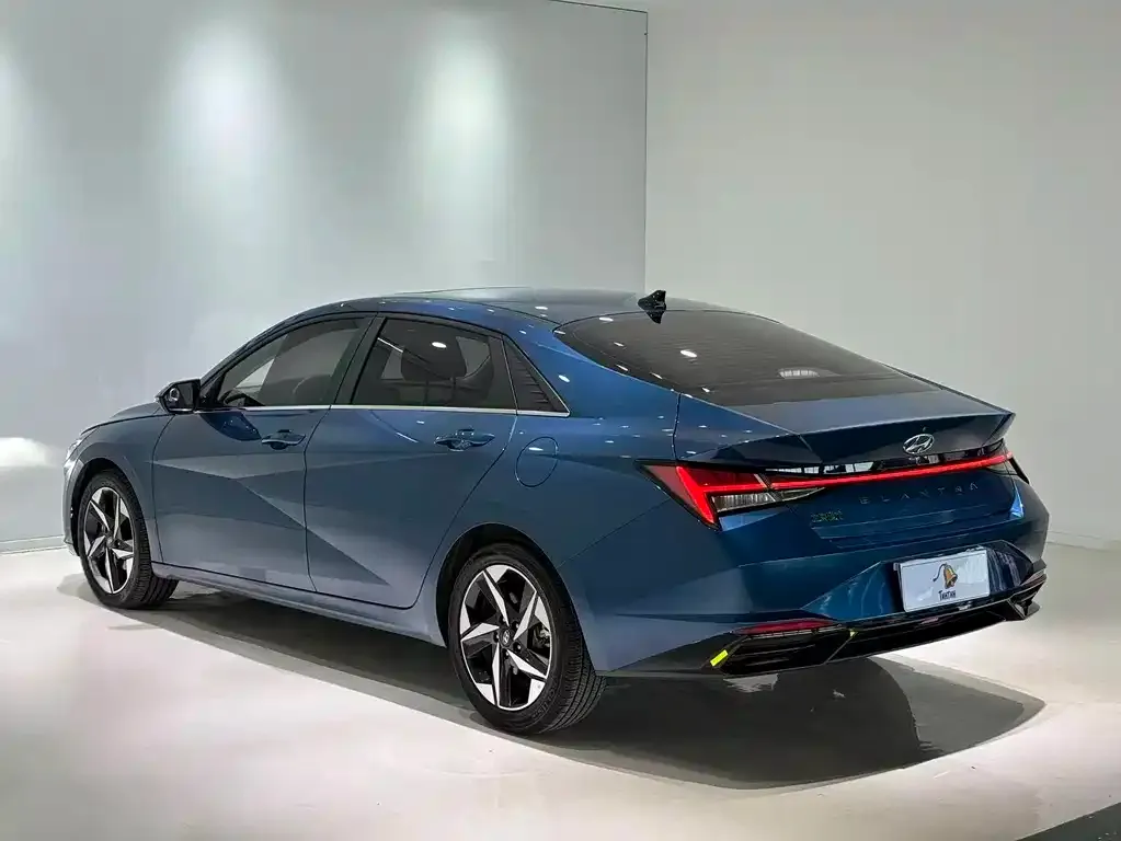 Hyundai Elantra — фото 3