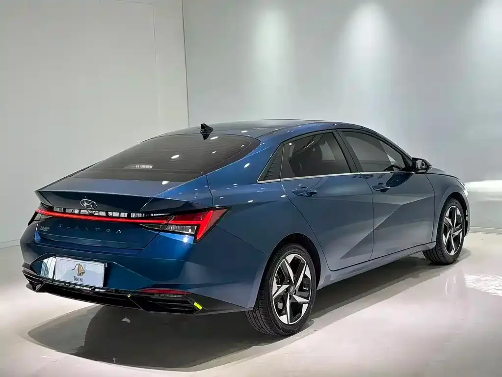 Hyundai Elantra — фото 5