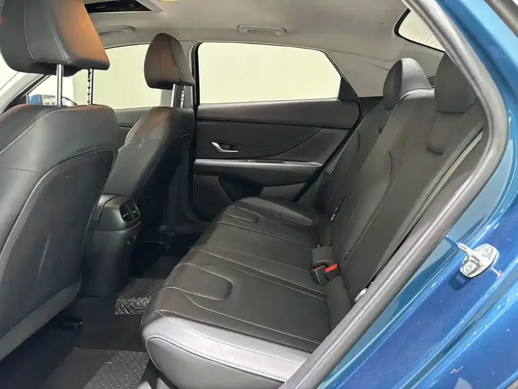 Hyundai Elantra — фото 10