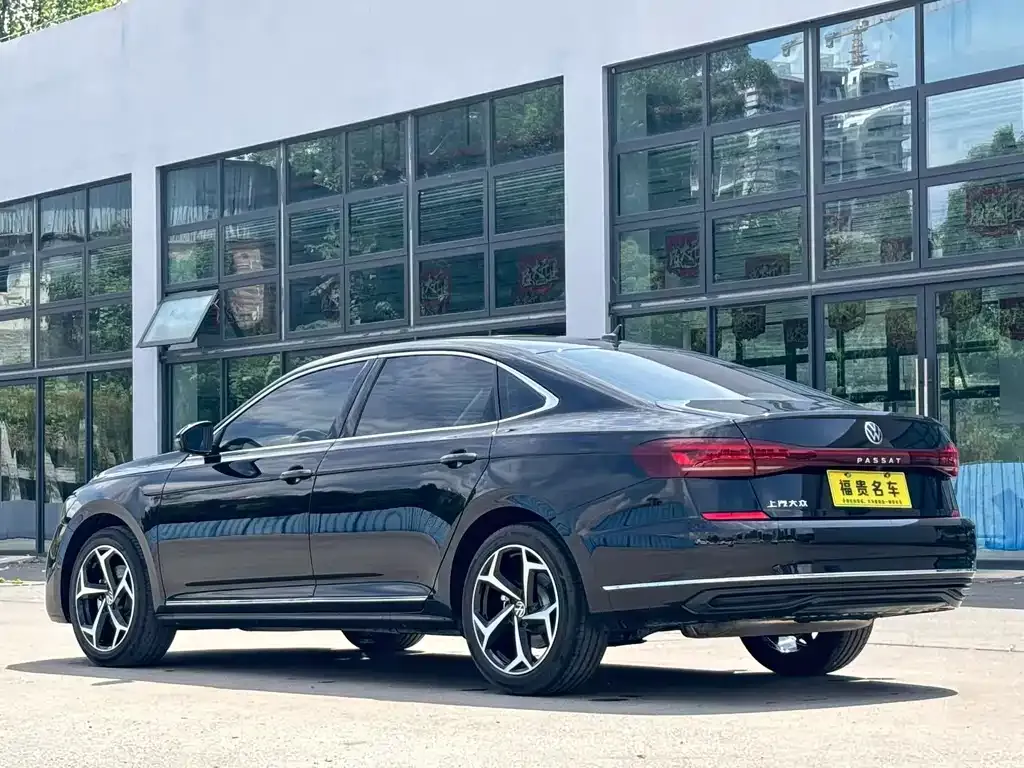 Volkswagen Passat — фото 7