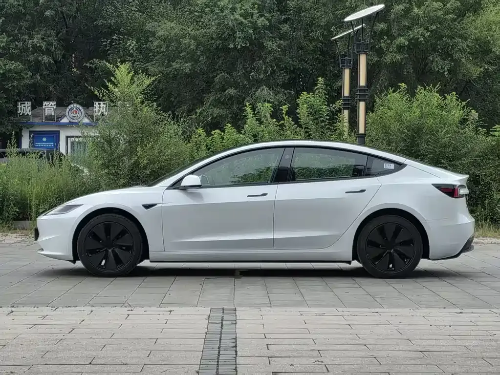 Tesla Model 3 — фото 7