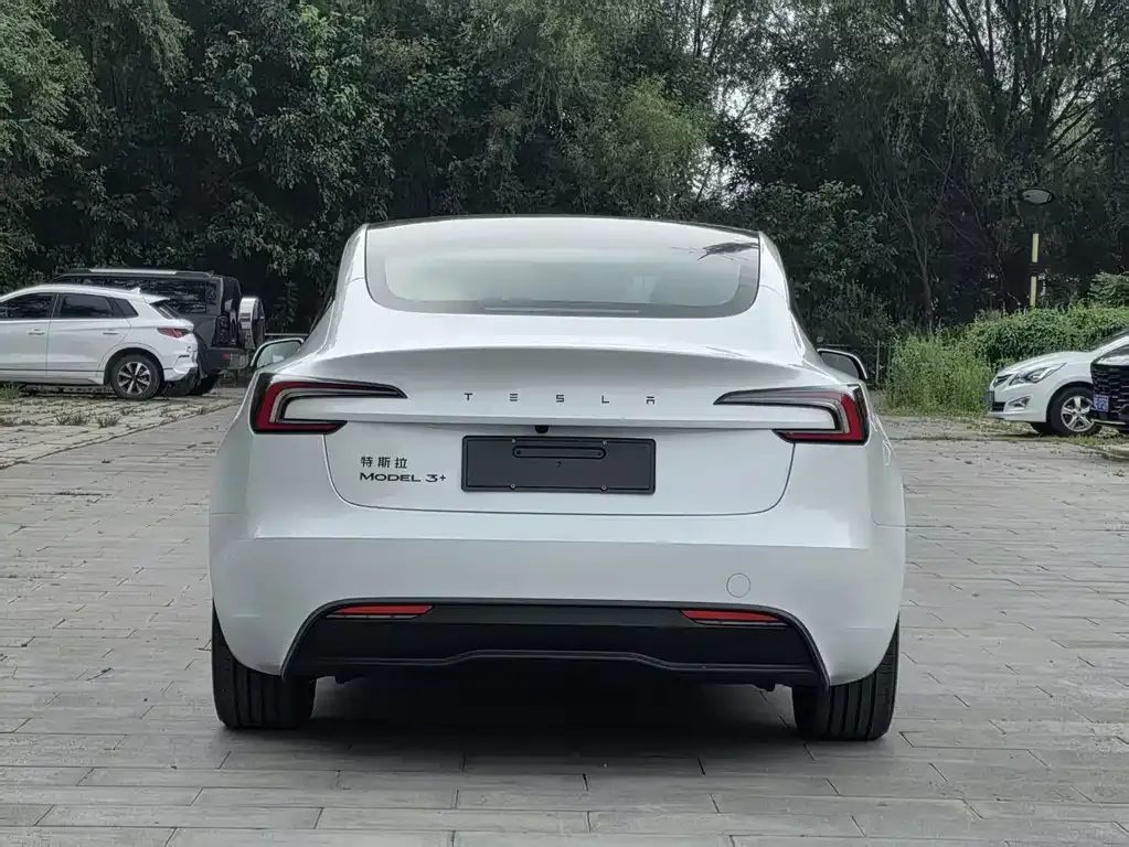 Tesla Model 3 — фото 8