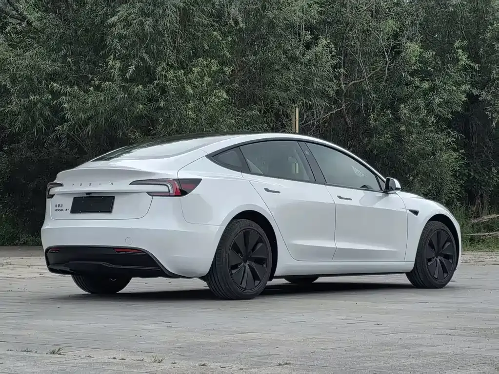 Tesla Model 3 — фото 9