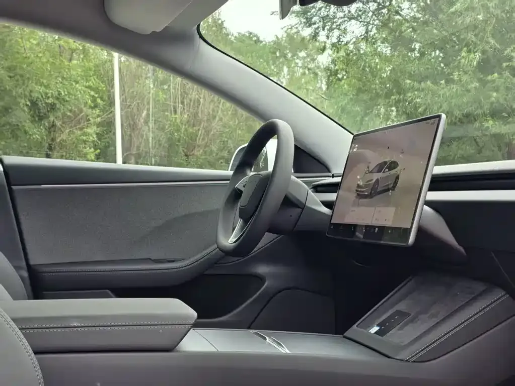 Tesla Model 3 — фото 6