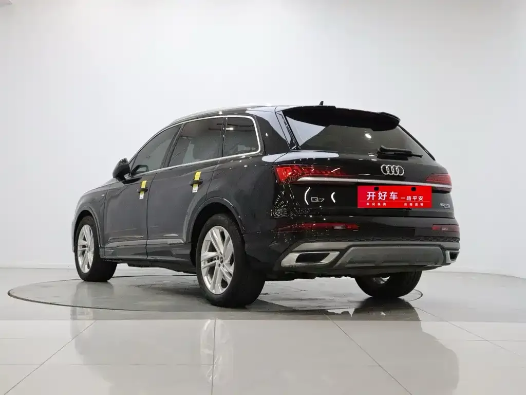 Audi Q7 2024 из CN, фото 8