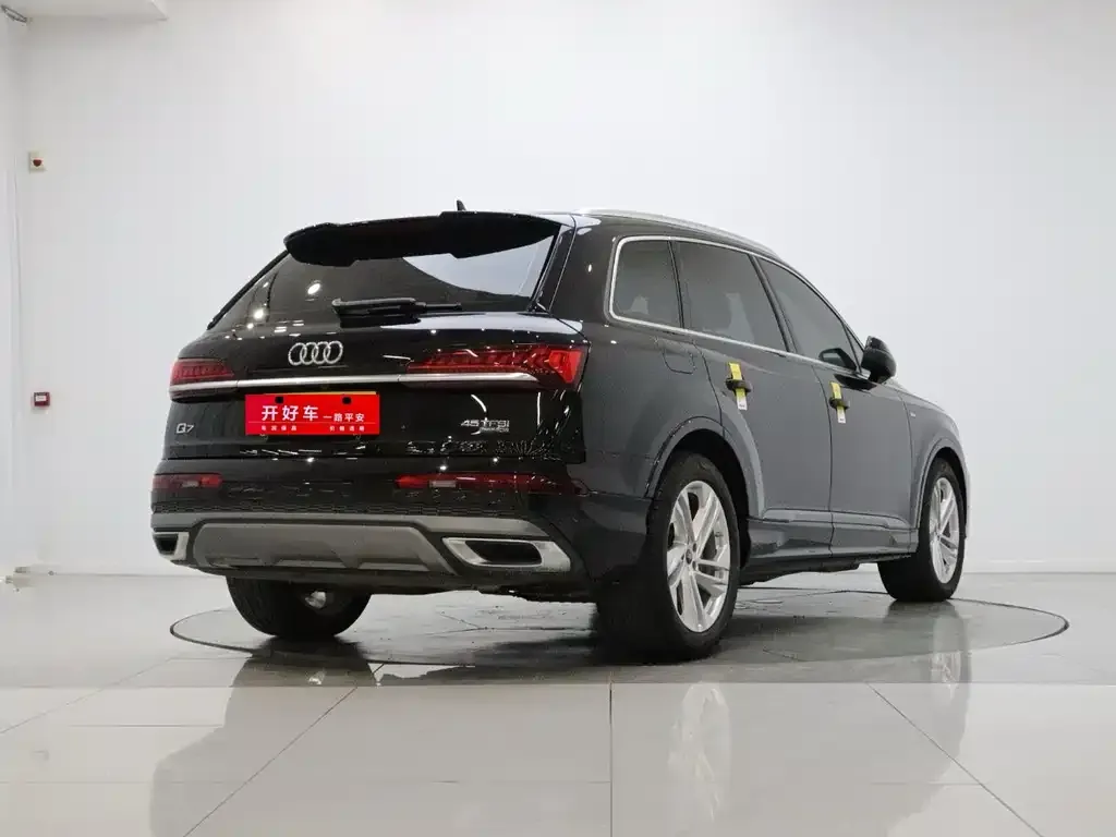 Audi Q7 2024 из CN, фото 5