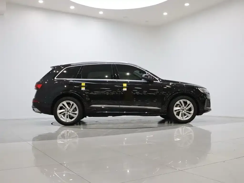 Audi Q7 2024 из CN, фото 9