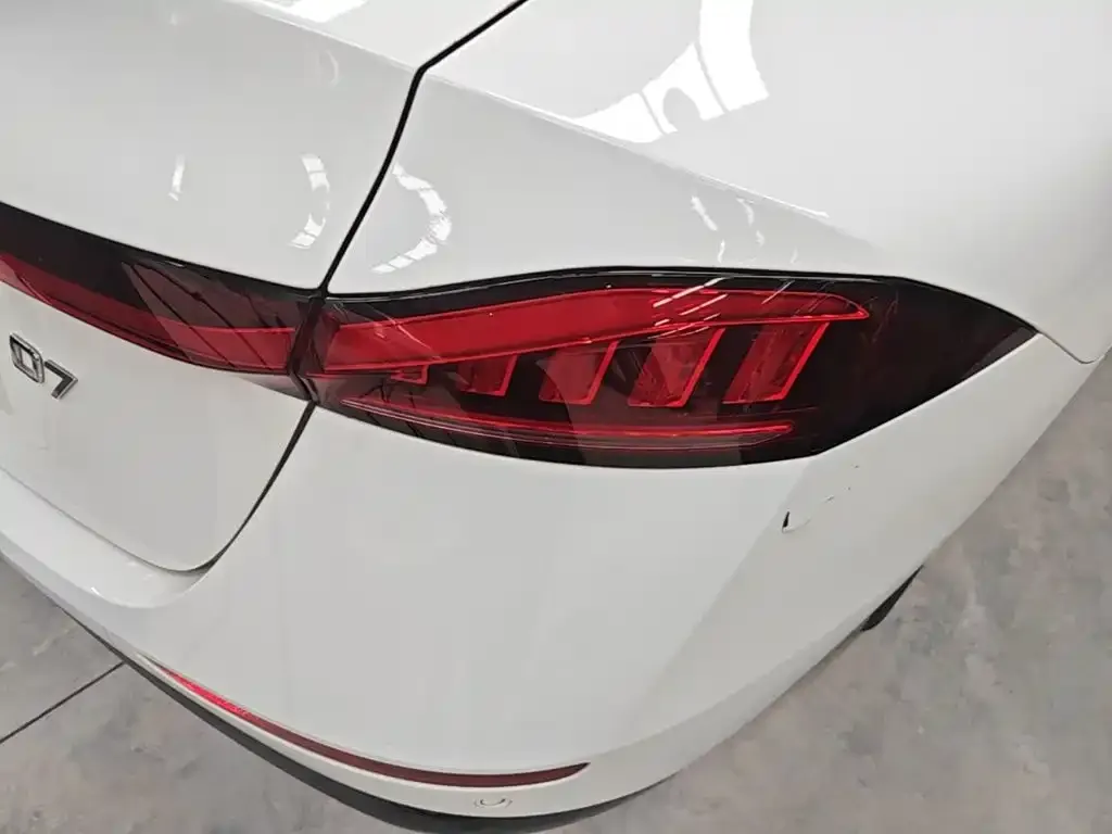 Roewe D7 — фото 10