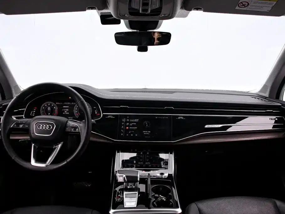 Audi Q7 — фото 10