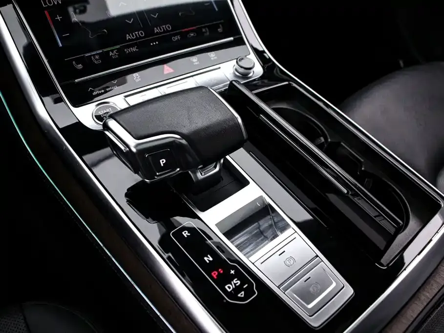 Audi Q7 — фото 9