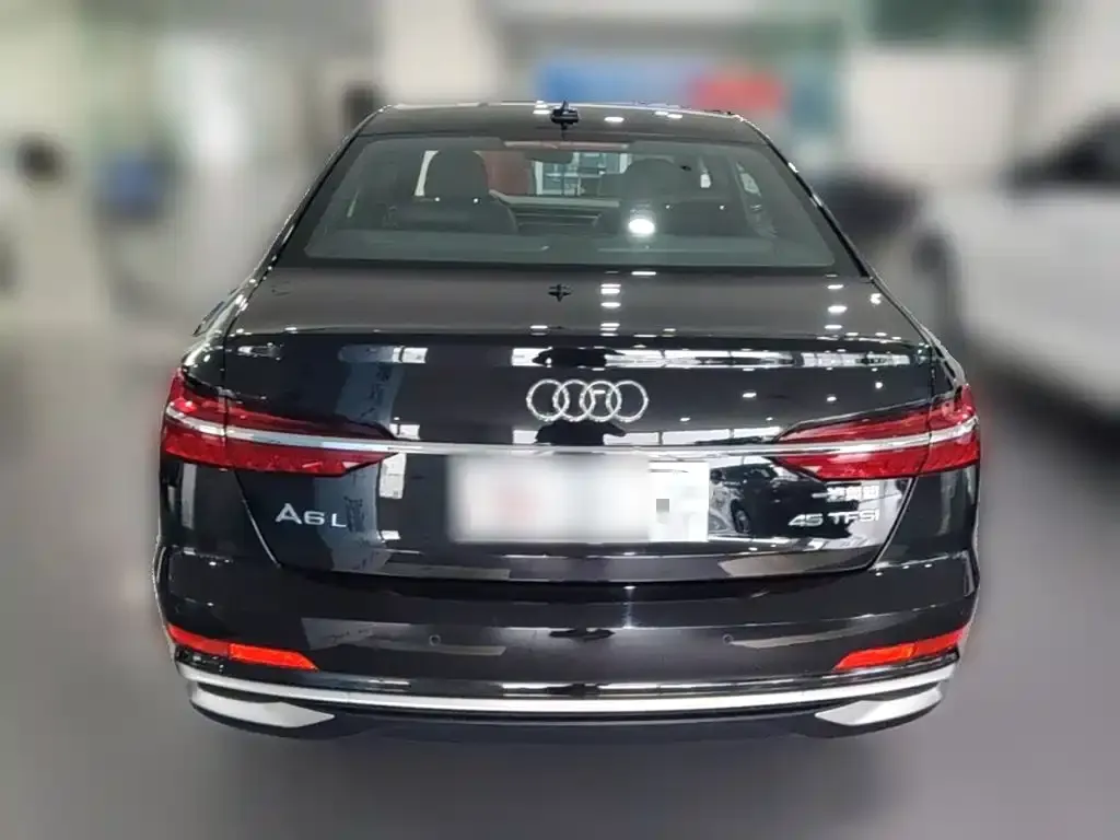 Audi A6L — фото 10