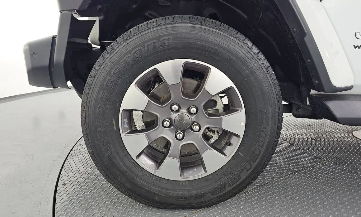 Jeep Wrangler — фото 10