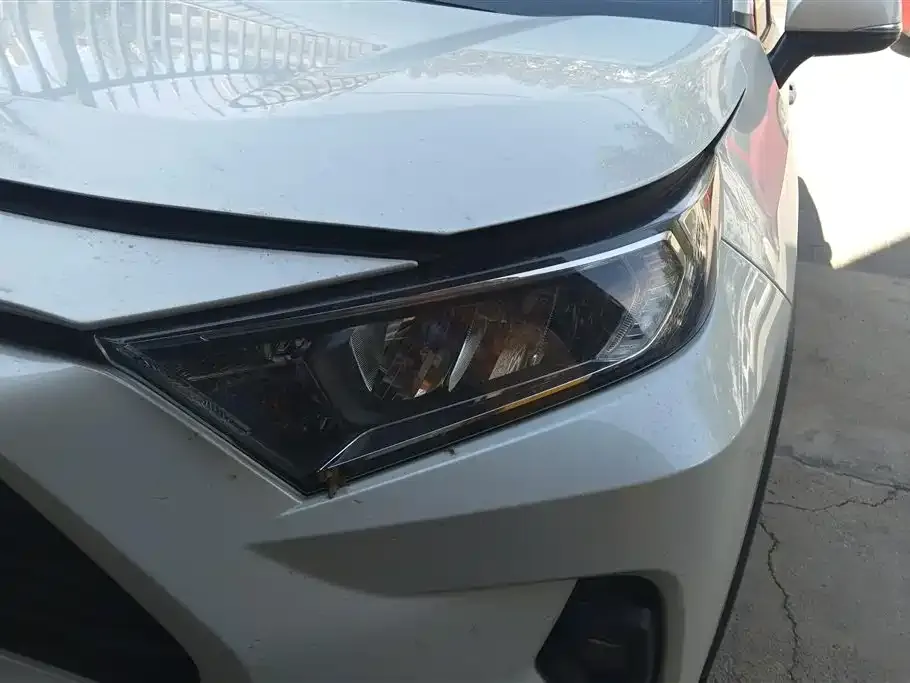 Toyota RAV4 — фото 2