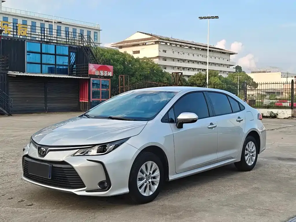Toyota Corolla — фото 1