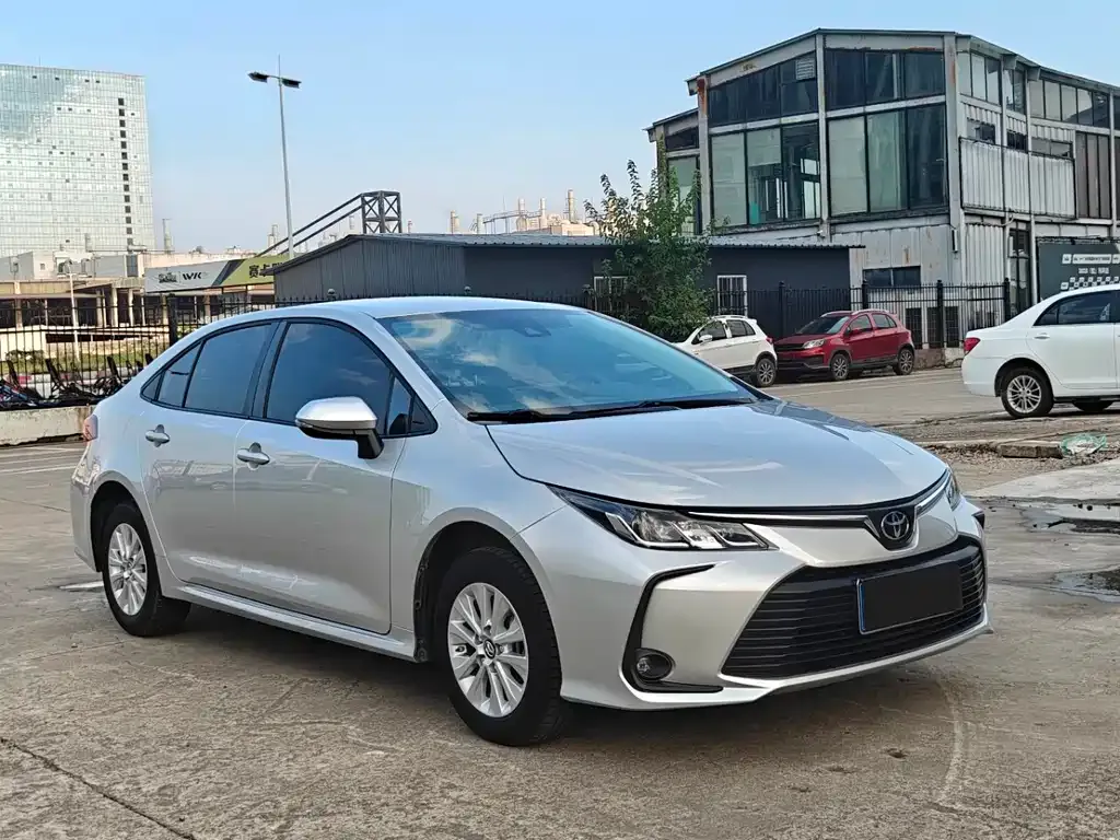 Toyota Corolla — фото 9