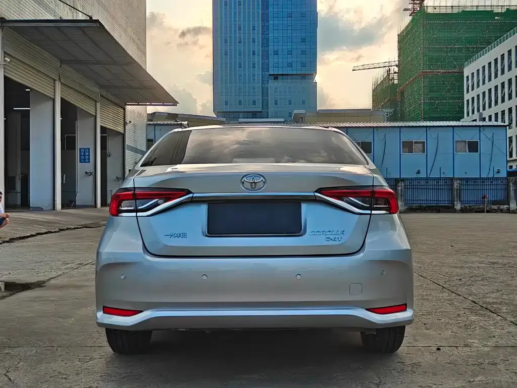 Toyota Corolla — фото 7