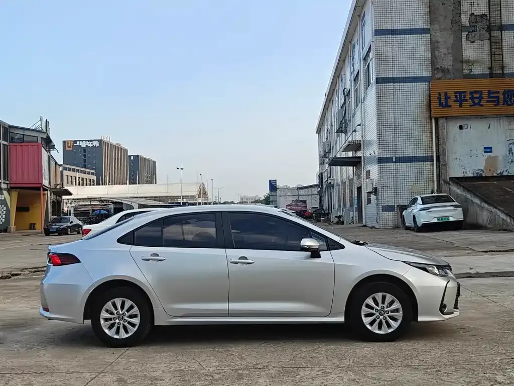Toyota Corolla — фото 3
