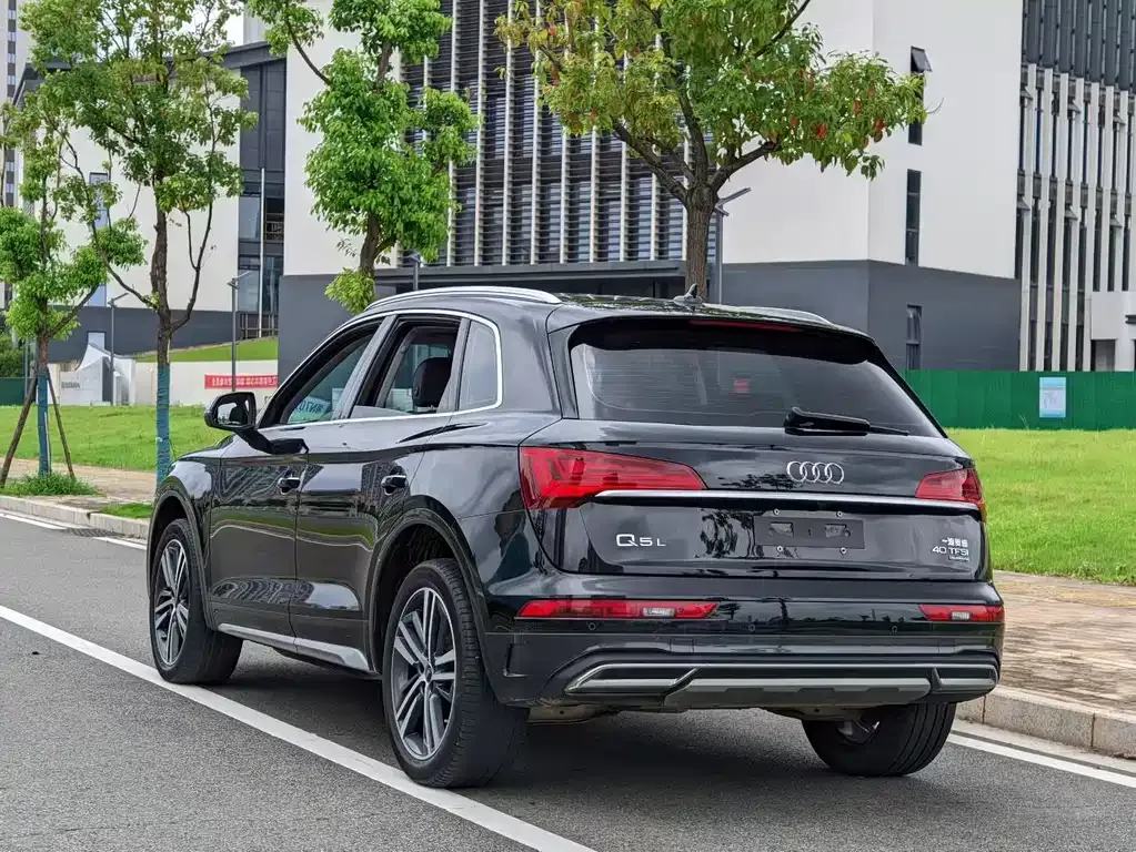Audi Q5L — фото 8