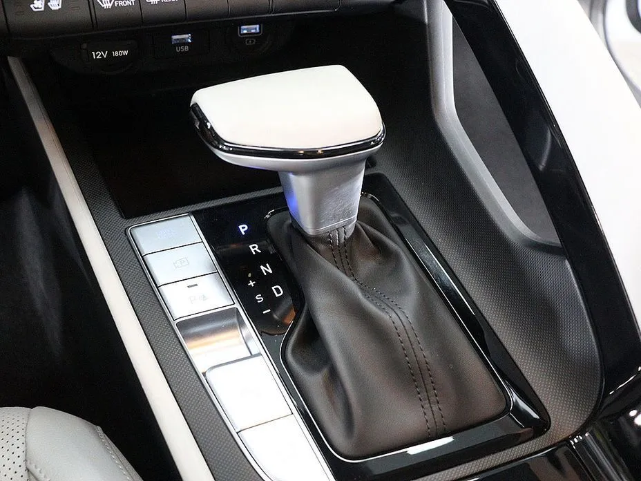 Hyundai AVANTE — фото 3