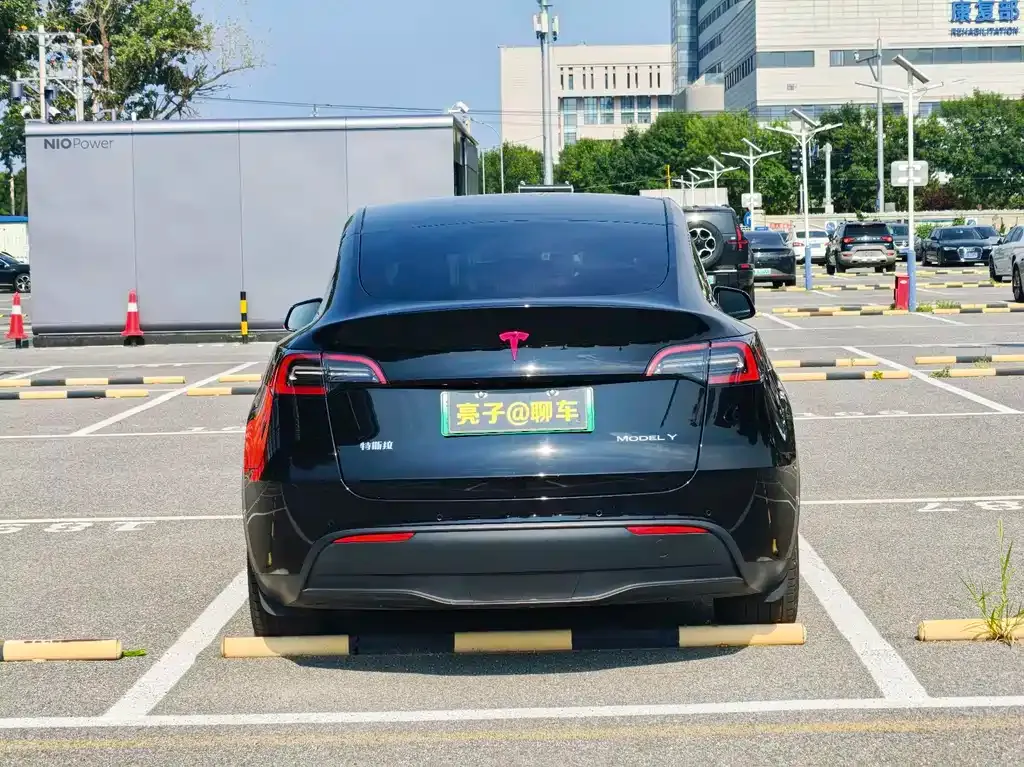 Tesla Model Y — фото 7