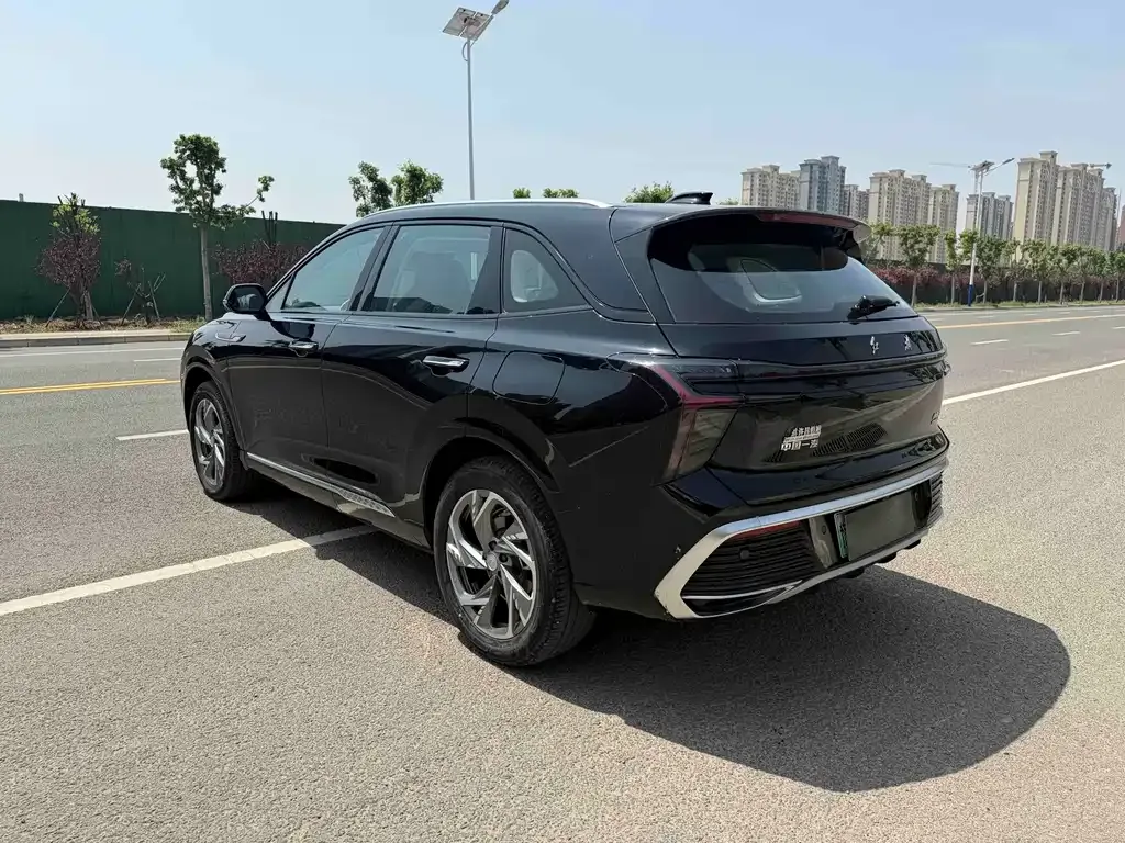 Hongqi HS3 PHEV — фото 8