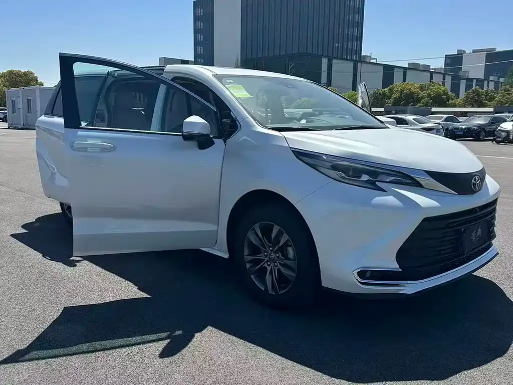 Toyota Sienna — фото 5