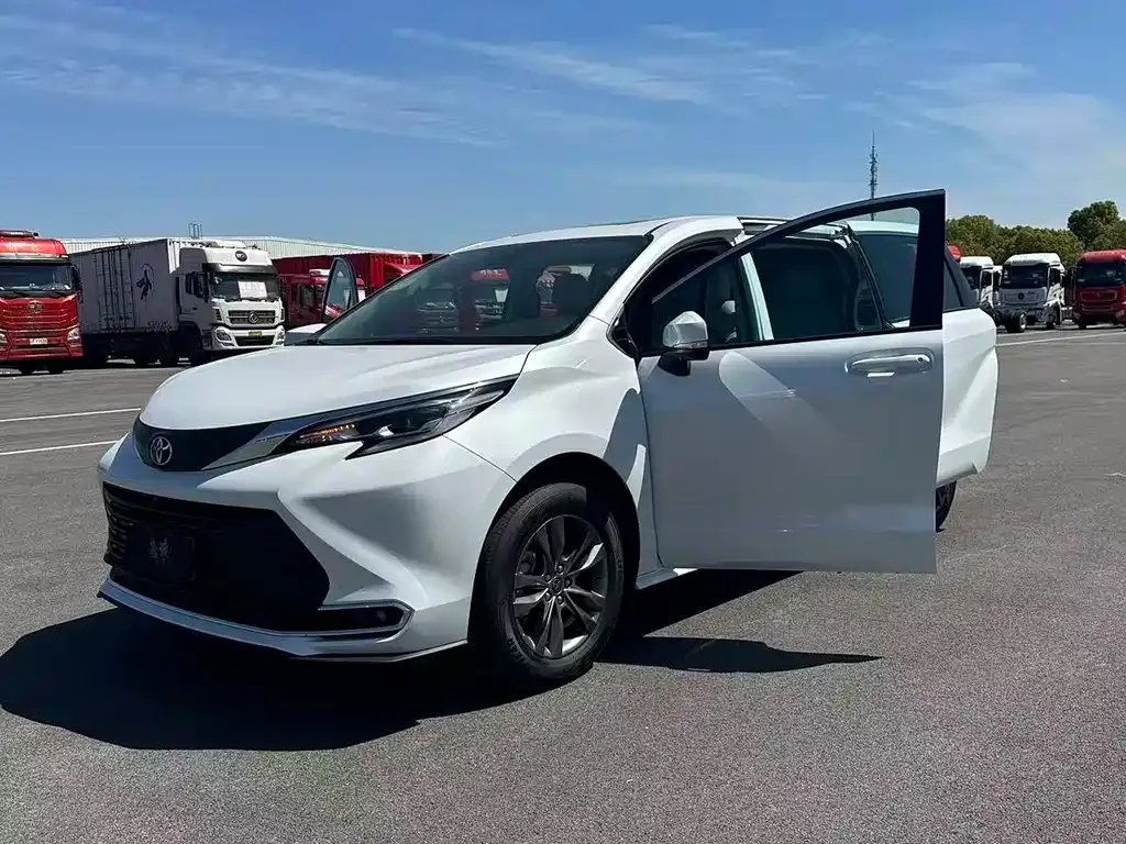 Toyota Sienna — фото 8
