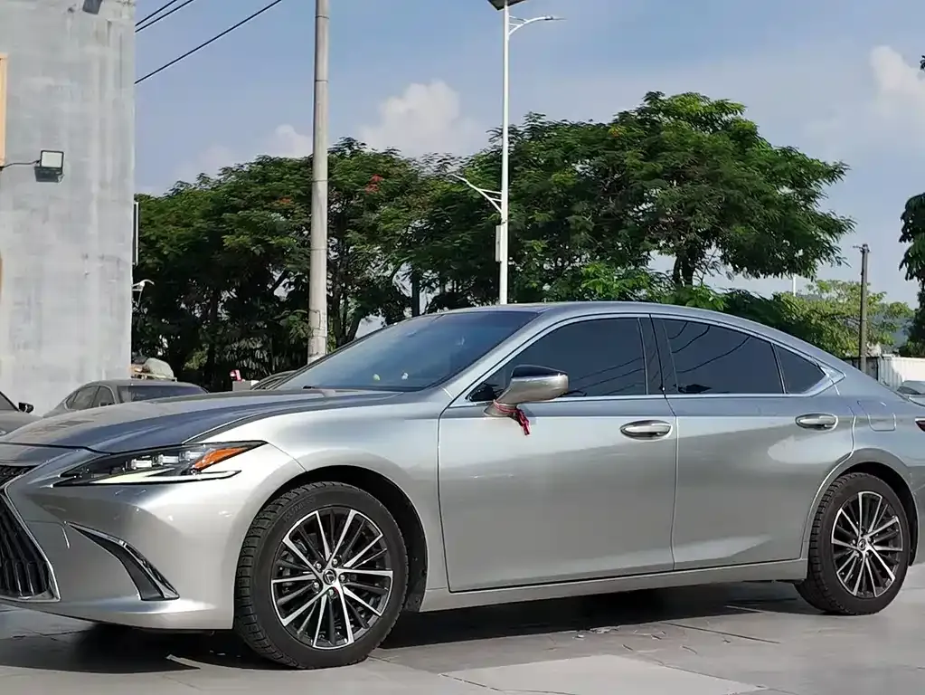 Lexus ES — фото 1