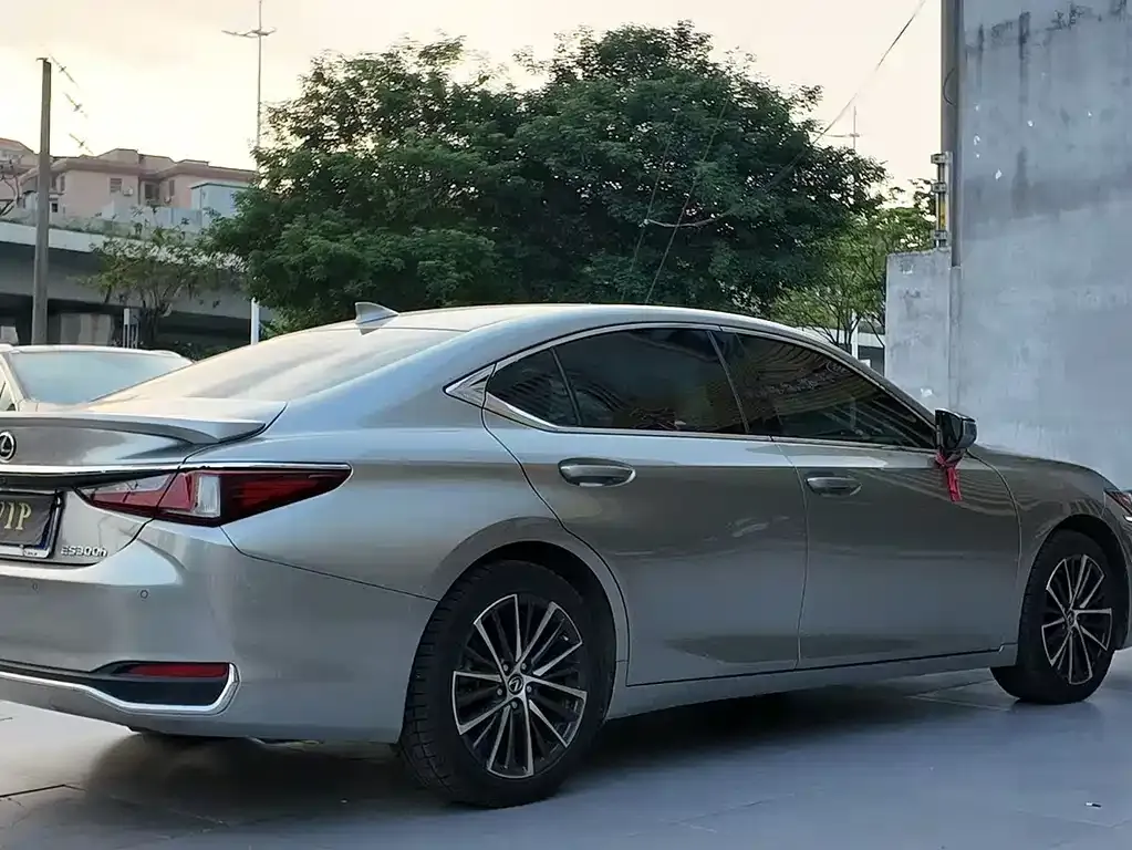 Lexus ES — фото 8