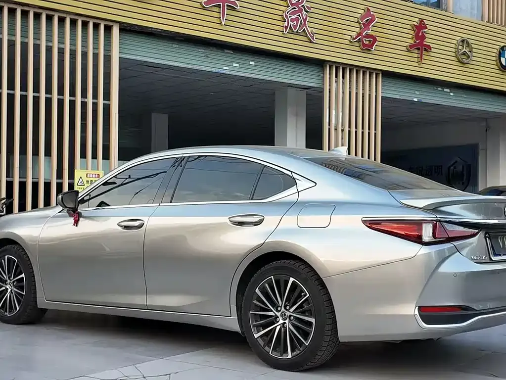Lexus ES — фото 4
